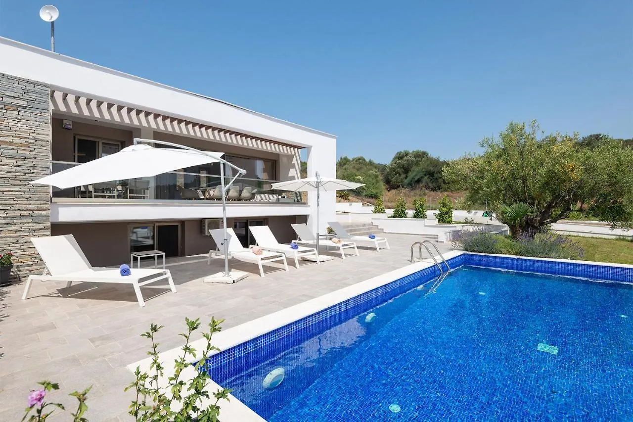 Afisia Villas Sarti 0*,