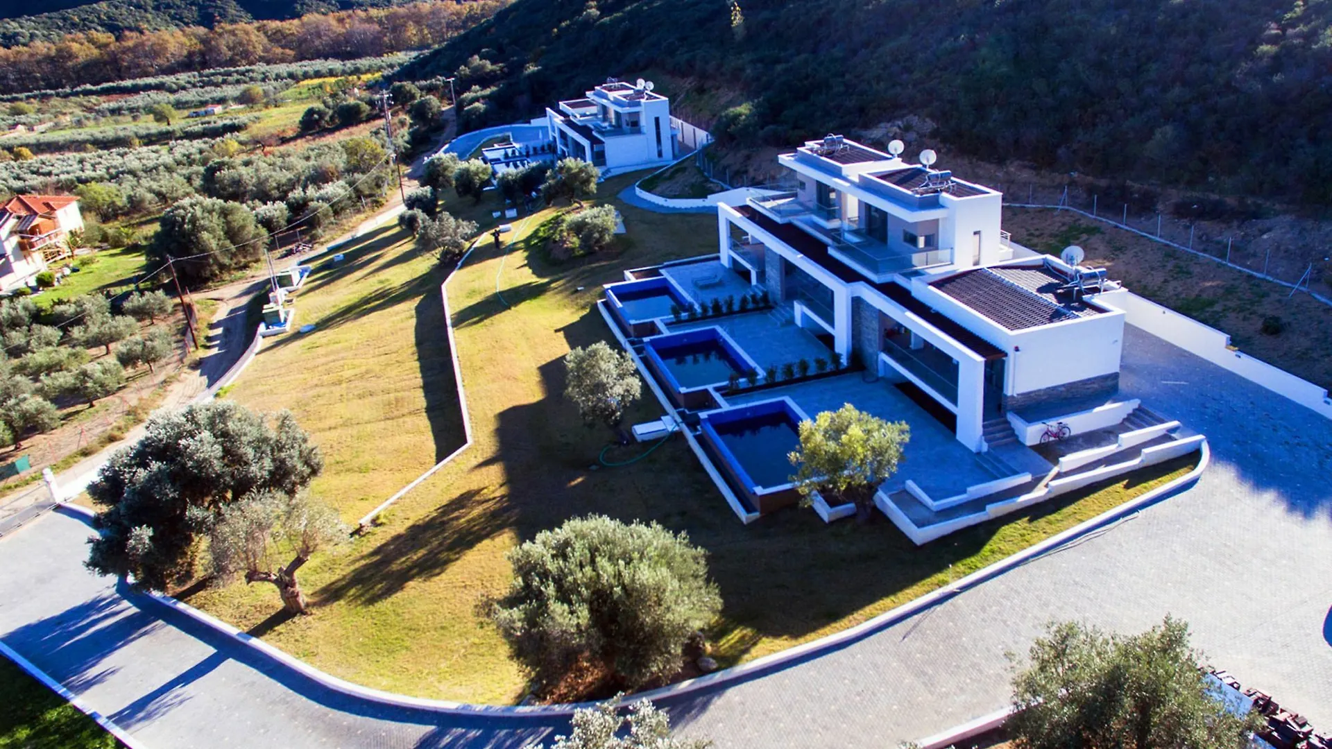 Afisia Villas Sarti